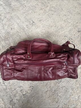 Vintage Men's Leather Duffel Bag in Burgundy - Classic Travel Weekender